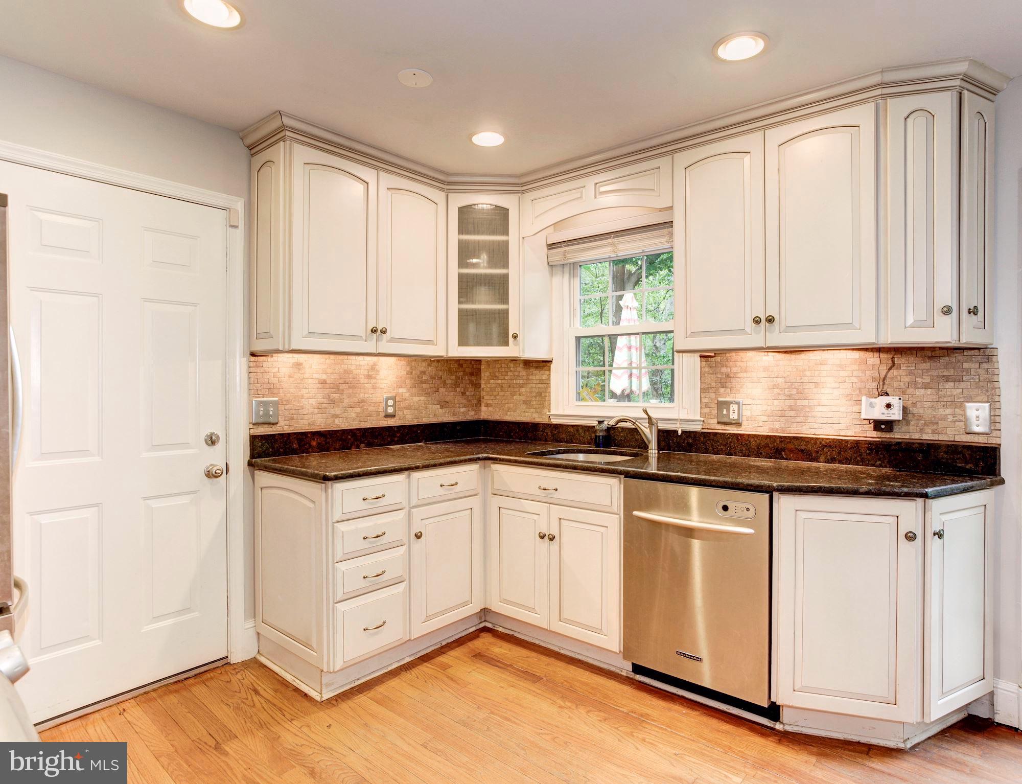 8409 Finlay Court Springfield, VA 22153 - Photo 9 of 31