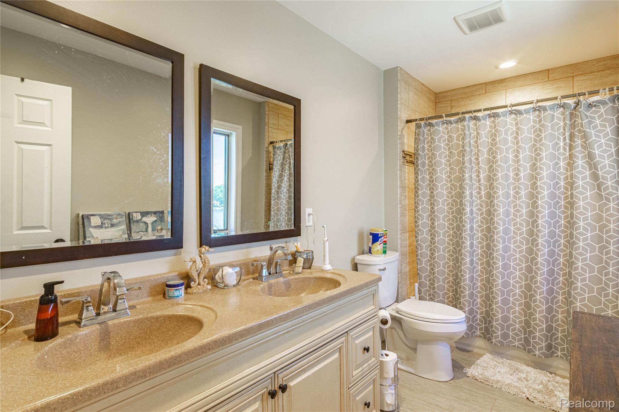 13558 South Horrell Road Fenton, MI 48430 - Photo 19 of 28 Interiors (27 of 30).jpg
