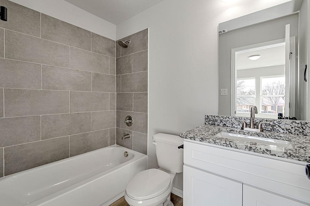 333 North Field Street Burleson, TX 76028 - Photo 17 of 35 a bathroom with a sink a toilet and bathtub