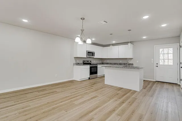 $509,000 | 333 North Field Street, Burleson, TX 76028