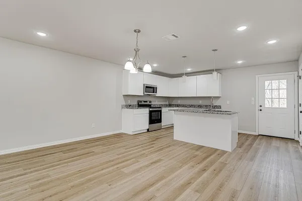 $489,000 | 333 North Field Street, Burleson, TX 76028