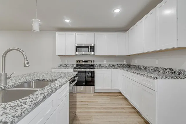 $509,000 | 333 North Field Street, Burleson, TX 76028