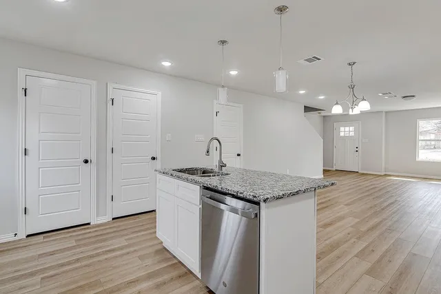 $509,000 | 333 North Field Street, Burleson, TX 76028