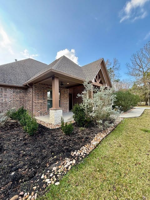 8970 Navigation Circle Montgomery, TX 77316 - Photo 3 of 47 a front view of a house with garden