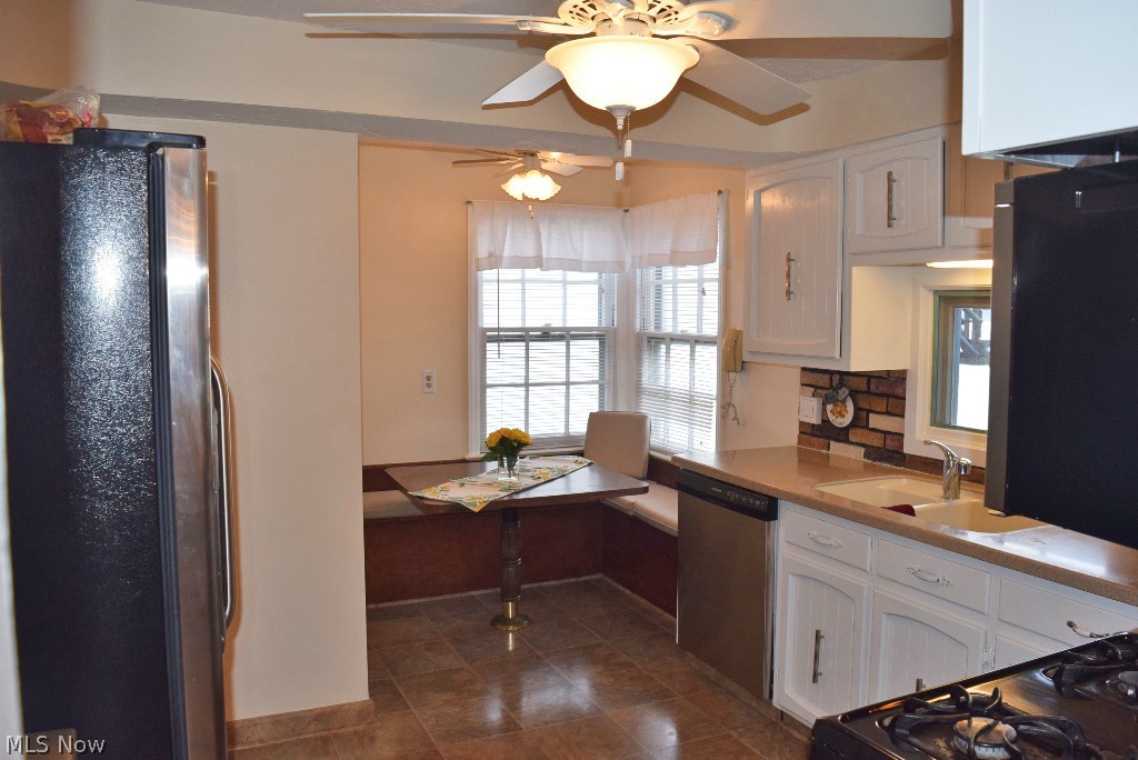 4077 Bushnell Road University Heights, OH 44121 - Photo 10 of 24 See the Bistro nook of this gourmet kitchen? There is also a built in pantry with additional storage that has not been photographed.