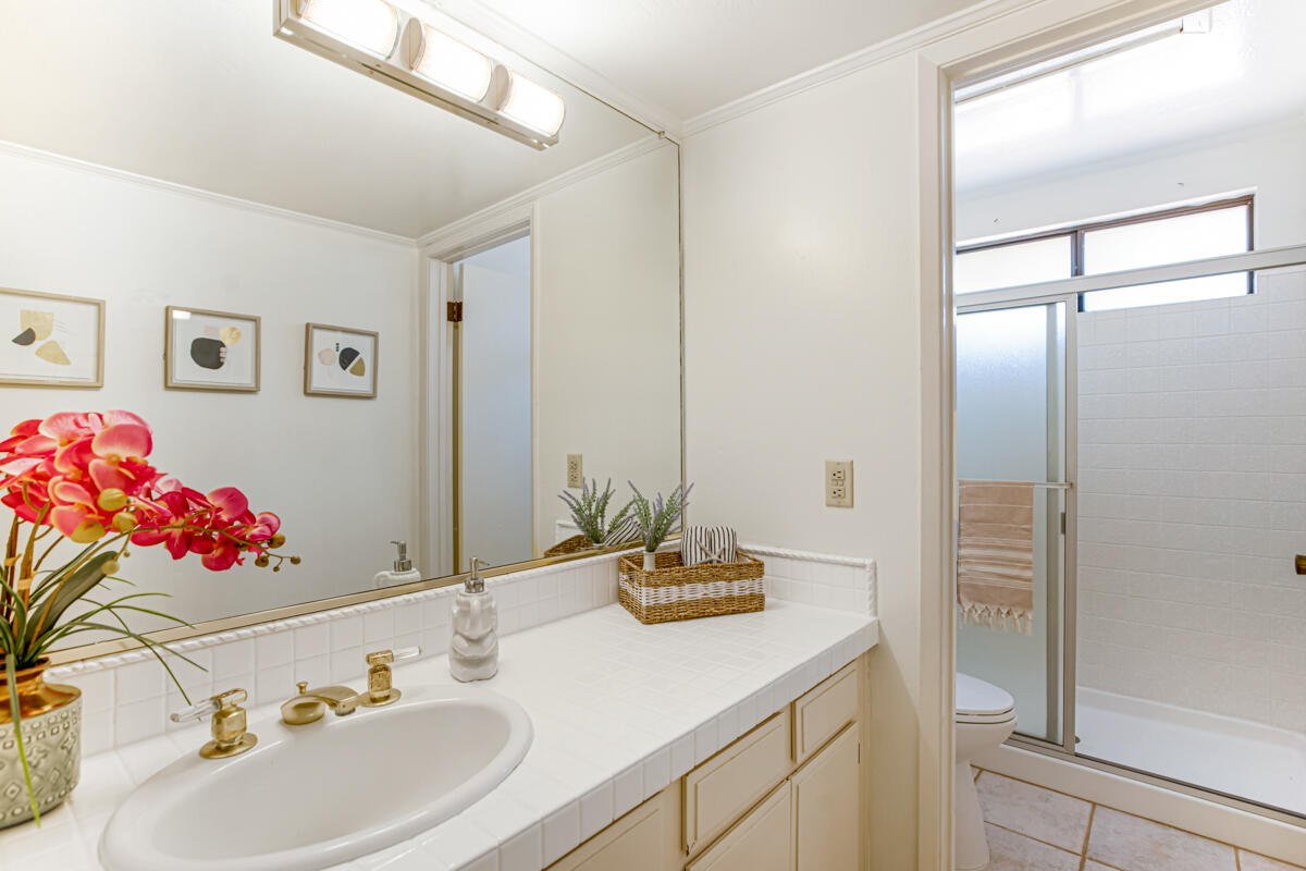 410 Church Road, Unit 43 Ojai, CA 93023 - Photo 22 of 34 21 - full bath upstairs