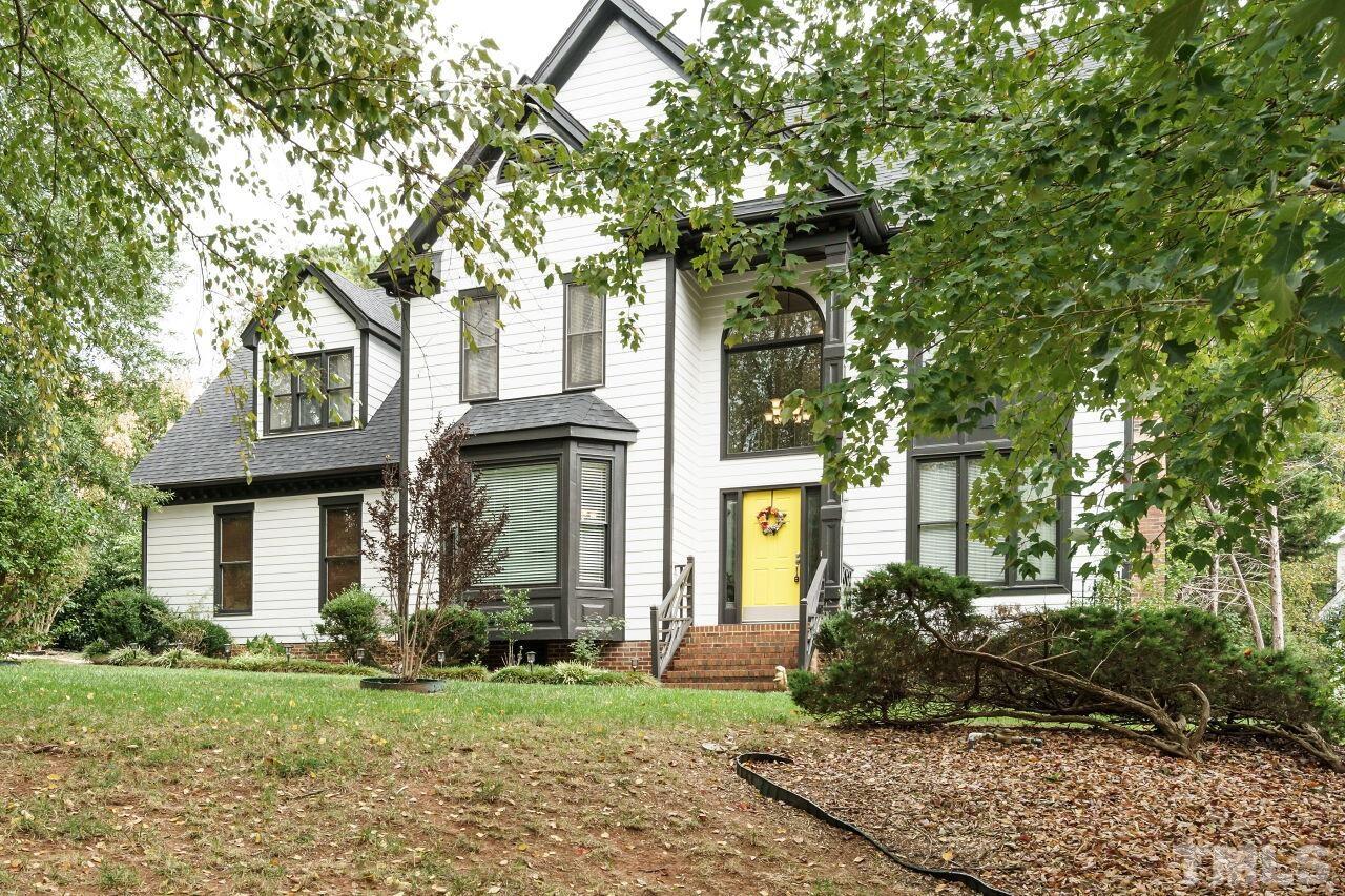 7800 Laurel Mountain Road Raleigh, NC 27613 - Photo 2 of 31 a front view of a house with garden