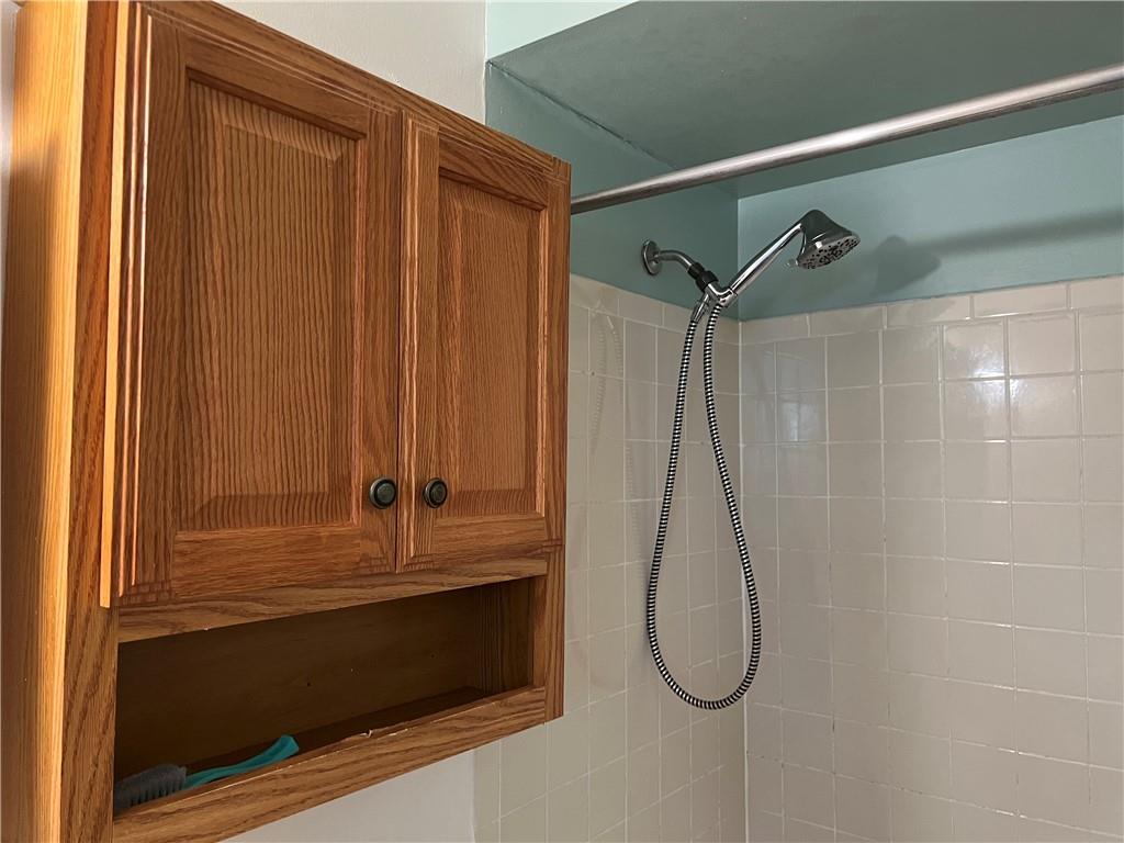 3256 Kennett Square Pittsburgh, PA 15213 - Photo 11 of 15 a bathroom with a shower