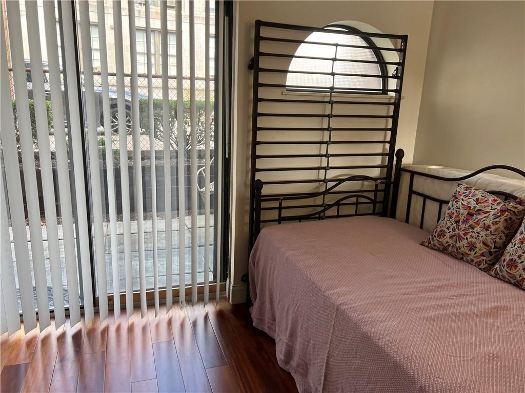 3256 Kennett Square Pittsburgh, PA 15213 - Photo 4 of 15 a bedroom with a bed and a window