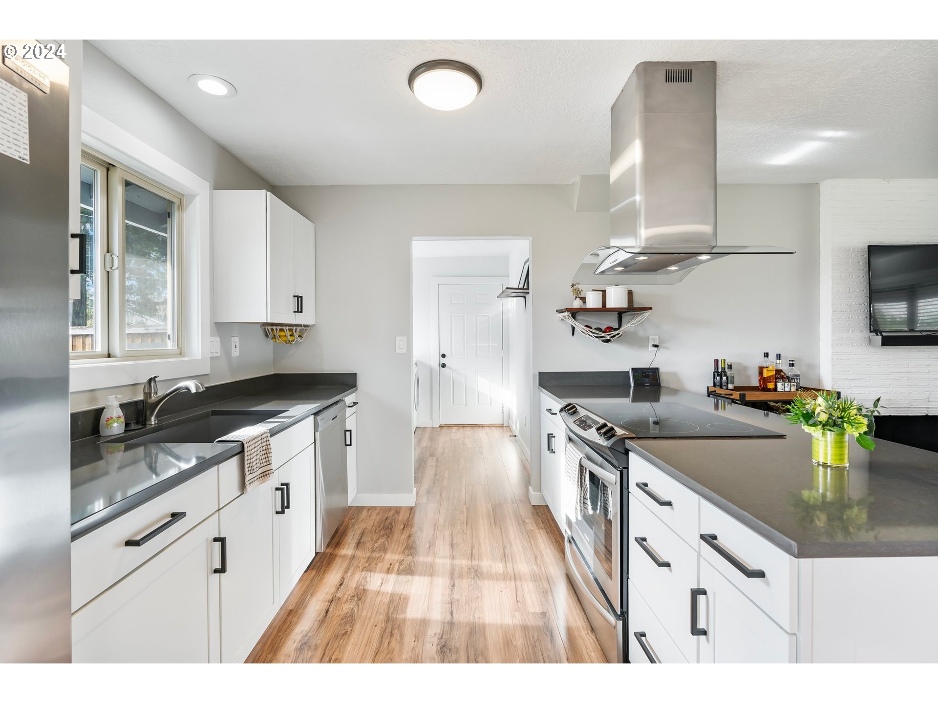 13040 Southwest Walker Road Beaverton, OR 97005 - Photo 11 of 37 Kitchen