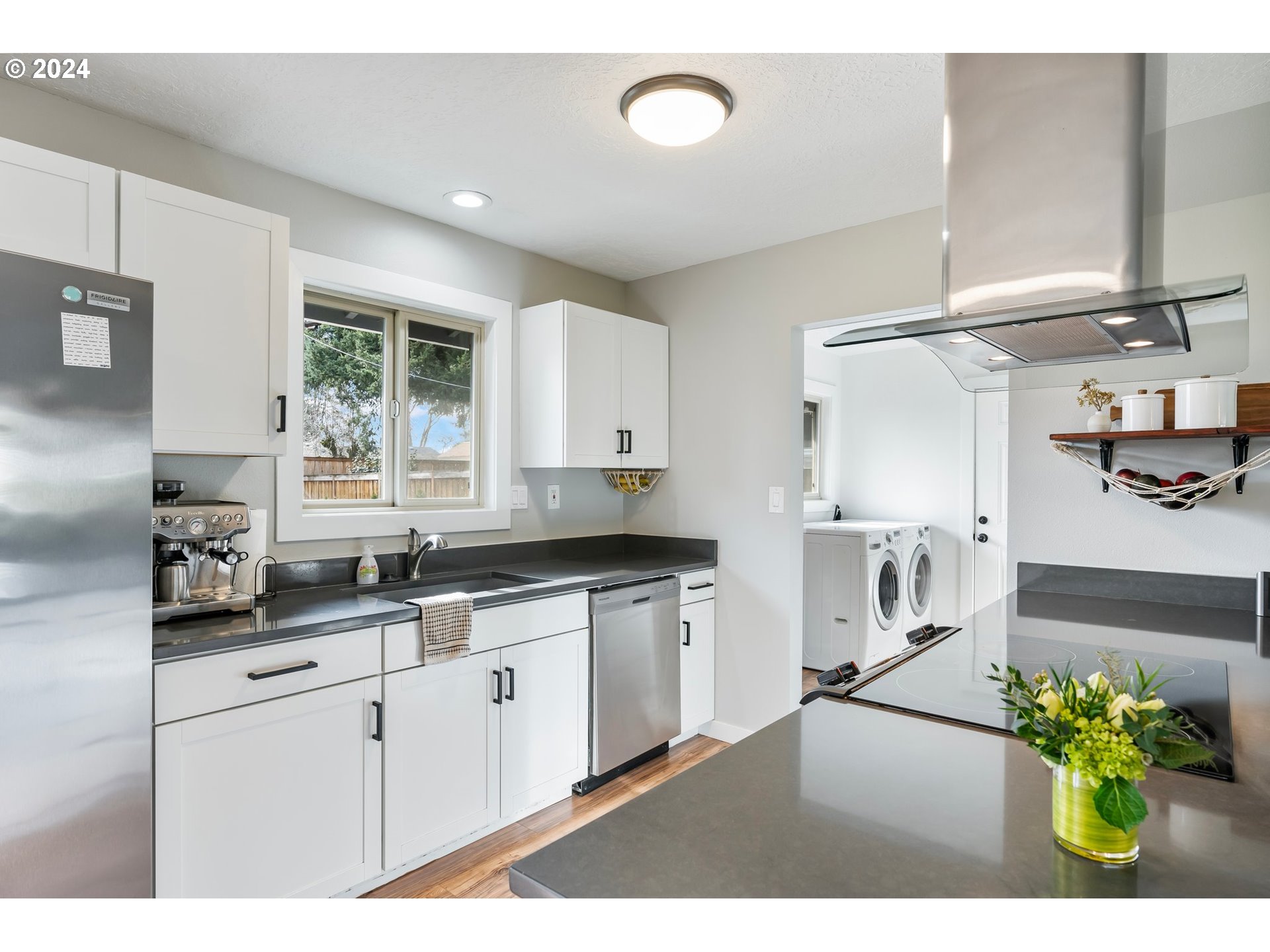 13040 Southwest Walker Road Beaverton, OR 97005 - Photo 12 of 37 Kitchen