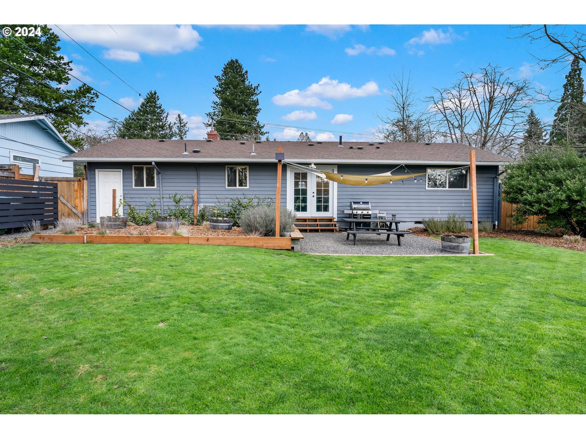 13040 Southwest Walker Road Beaverton, OR 97005 - Photo 29 of 37 Yard