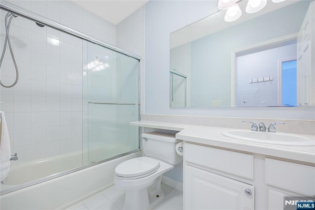 337 The Promenade, Unit 337 Edgewater, NJ 07020 - Photo 23 of 28