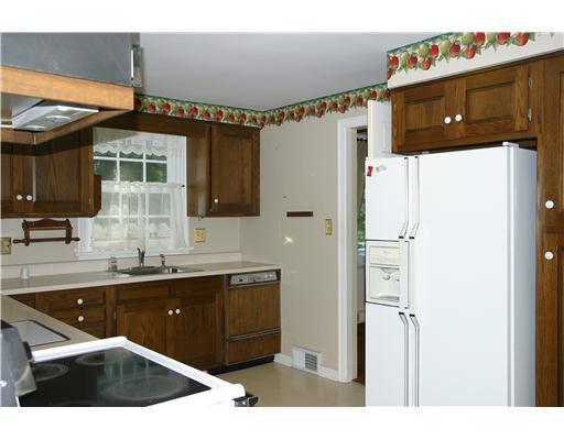 138 Ridge Road Pittsburgh, PA 15237 - Photo 3 of 17 Kitchen. ... even the charm of a "butler" swing door opening to the dining area...