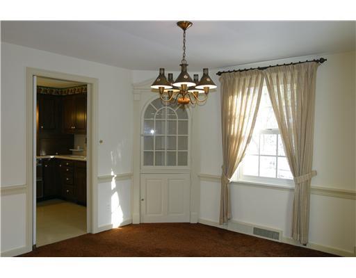 138 Ridge Road Pittsburgh, PA 15237 - Photo 4 of 17 Dining Room. A pleasant atmosphere for dining...