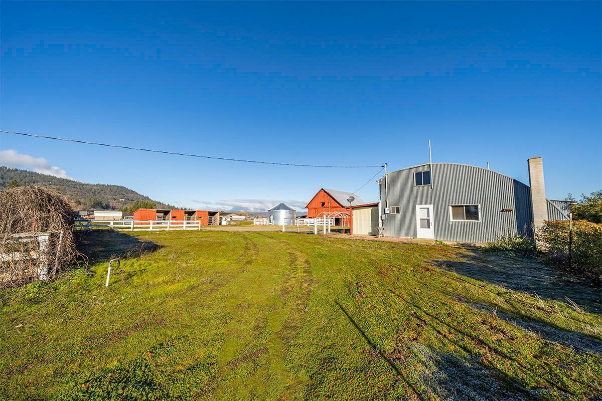 2982 Taylor Road Central Point, OR 97502 - Photo 50 of 56 47