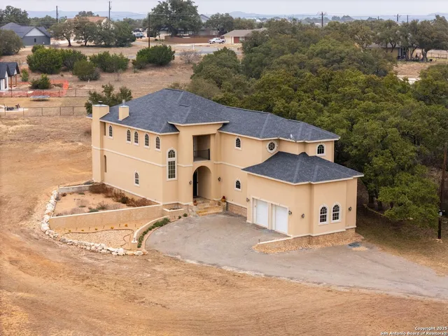 $575,000 | 105 North Micah Andrews, Blanco, TX 78606