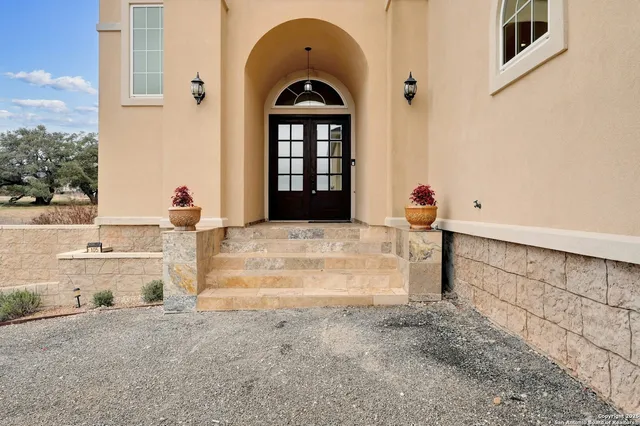 $575,000 | 105 North Micah Andrews, Blanco, TX 78606