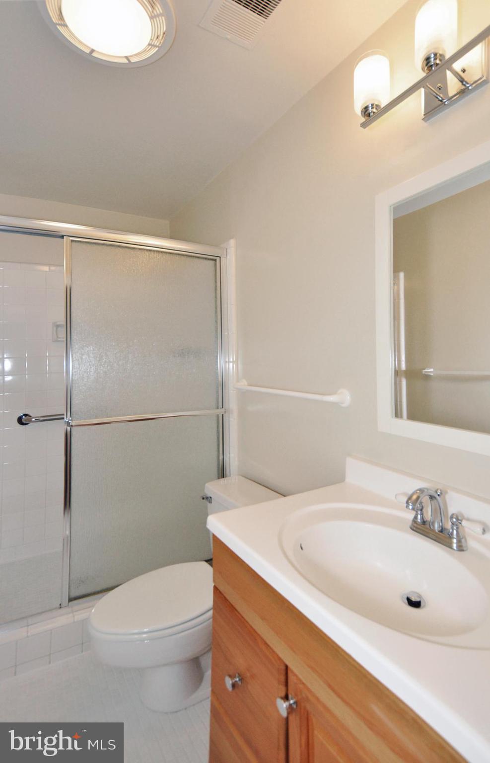 4847 Sangamore Road, Unit 24 Bethesda, MD 20816 - Photo 20 of 31 Master Bath