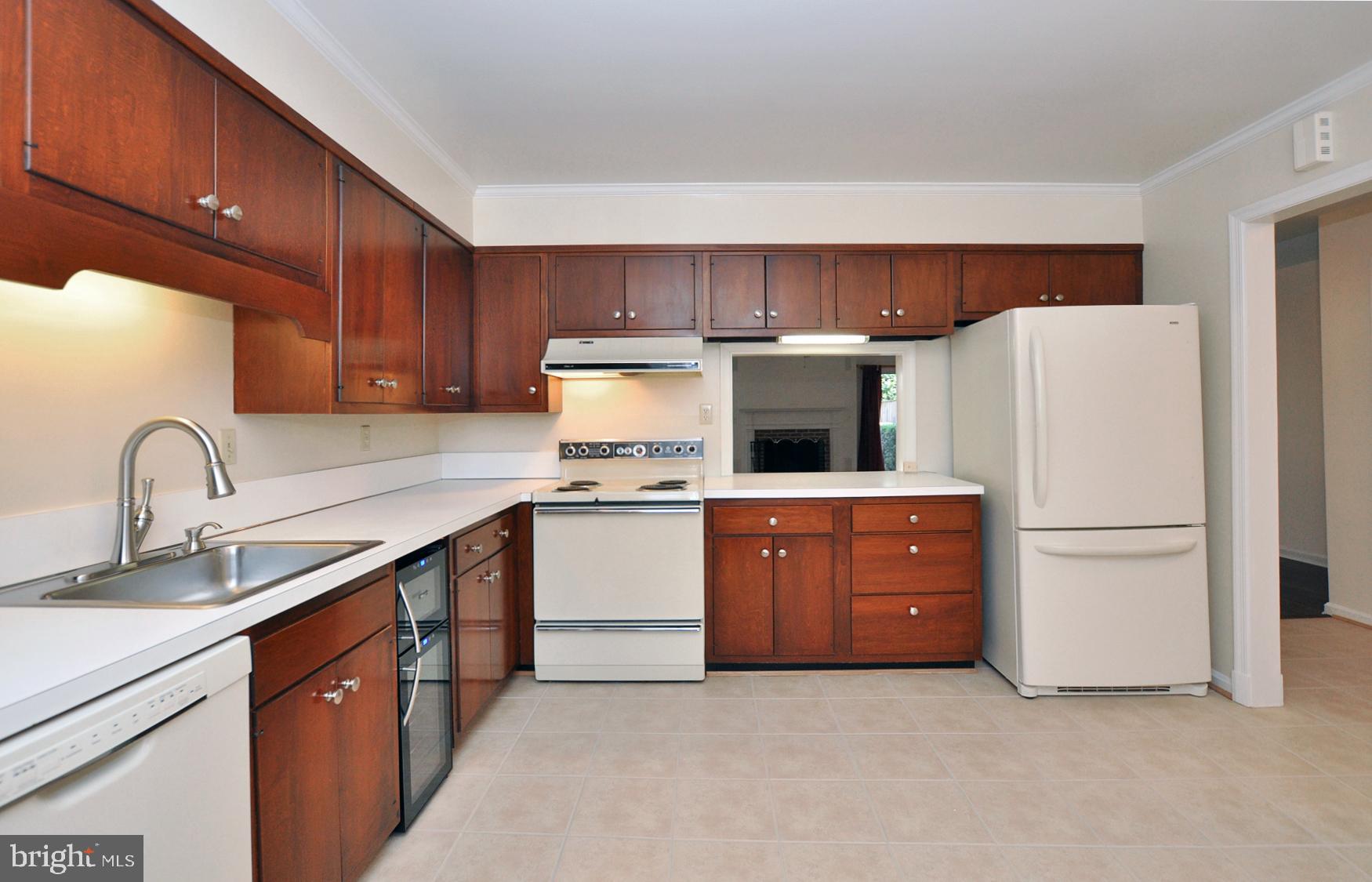 4847 Sangamore Road, Unit 24 Bethesda, MD 20816 - Photo 8 of 31
