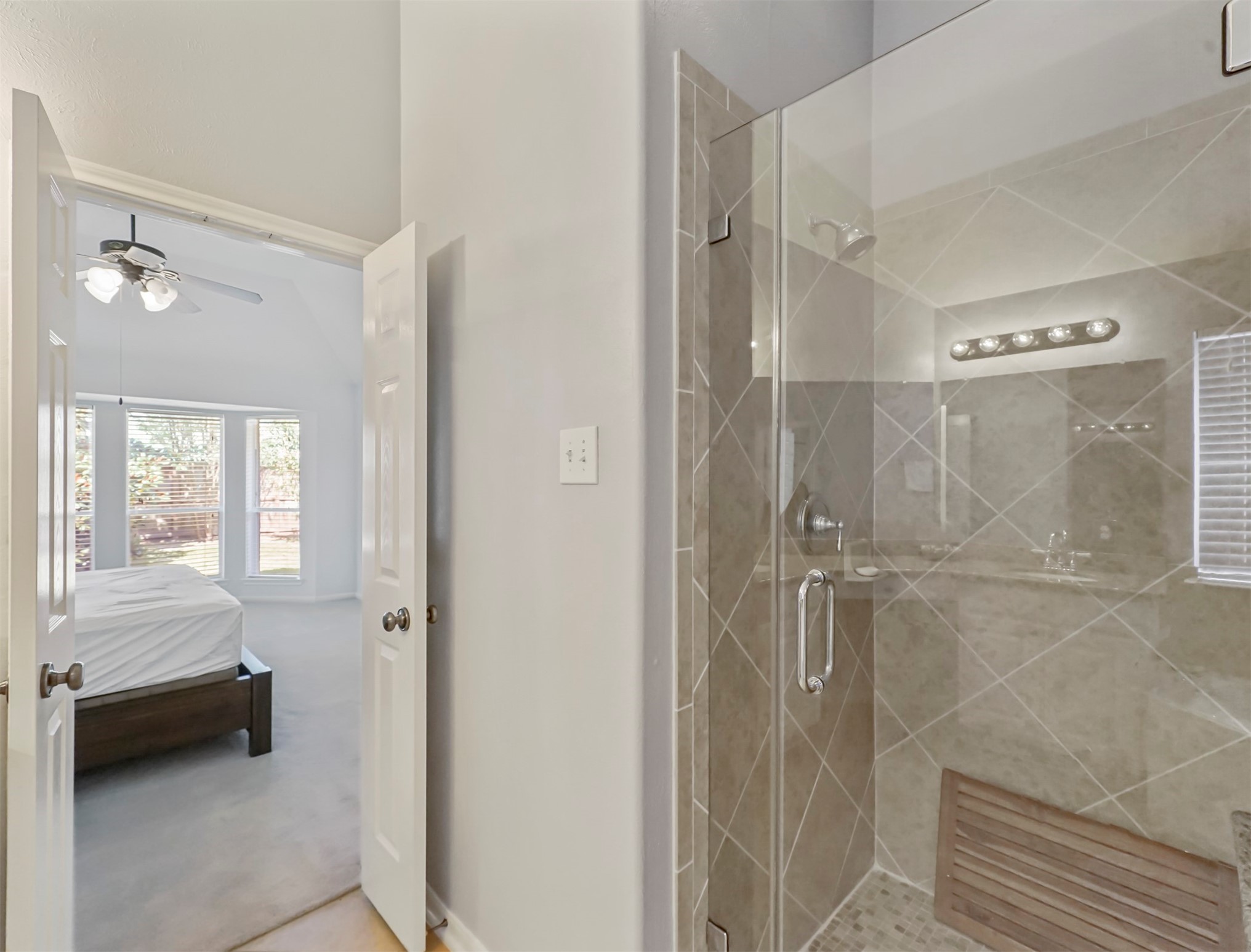 8214 Garrison Point Drive Houston, TX 77040 - Photo 20 of 37 a en suite bathroom with a shower