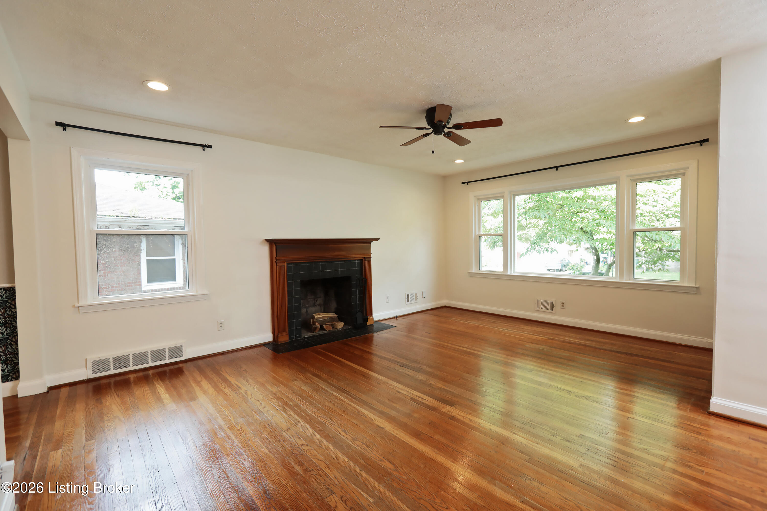 3323 Dell Road Louisville, KY 40299 - Photo 5 of 60 3323_Dell Road_27