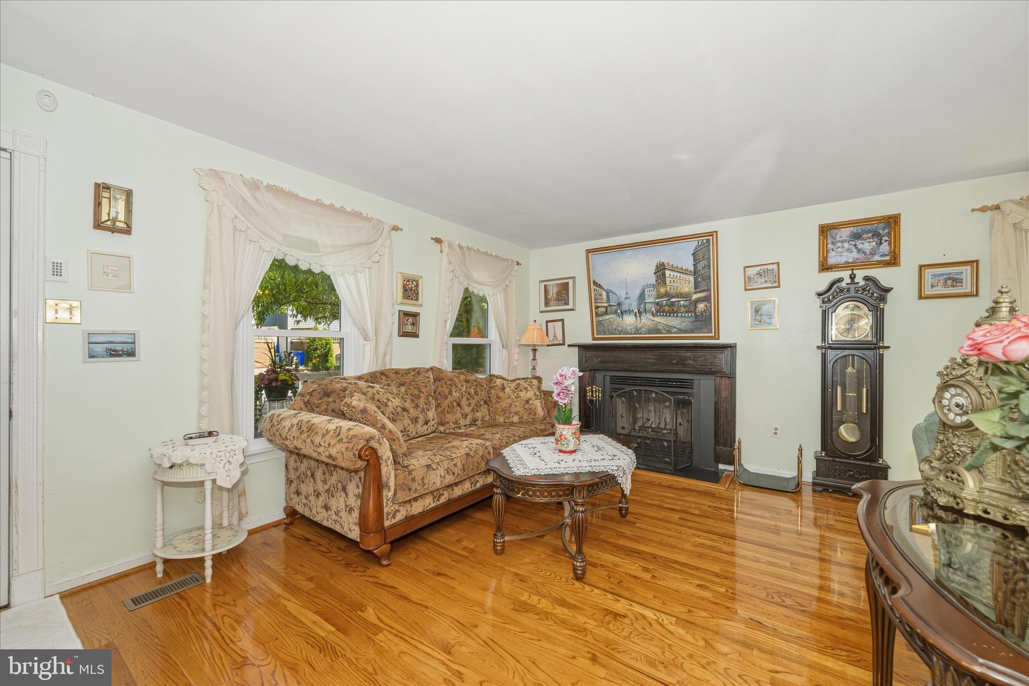 6594 Hemlock Point Road New Market, MD 21774 - Photo 23 of 98 Living Room