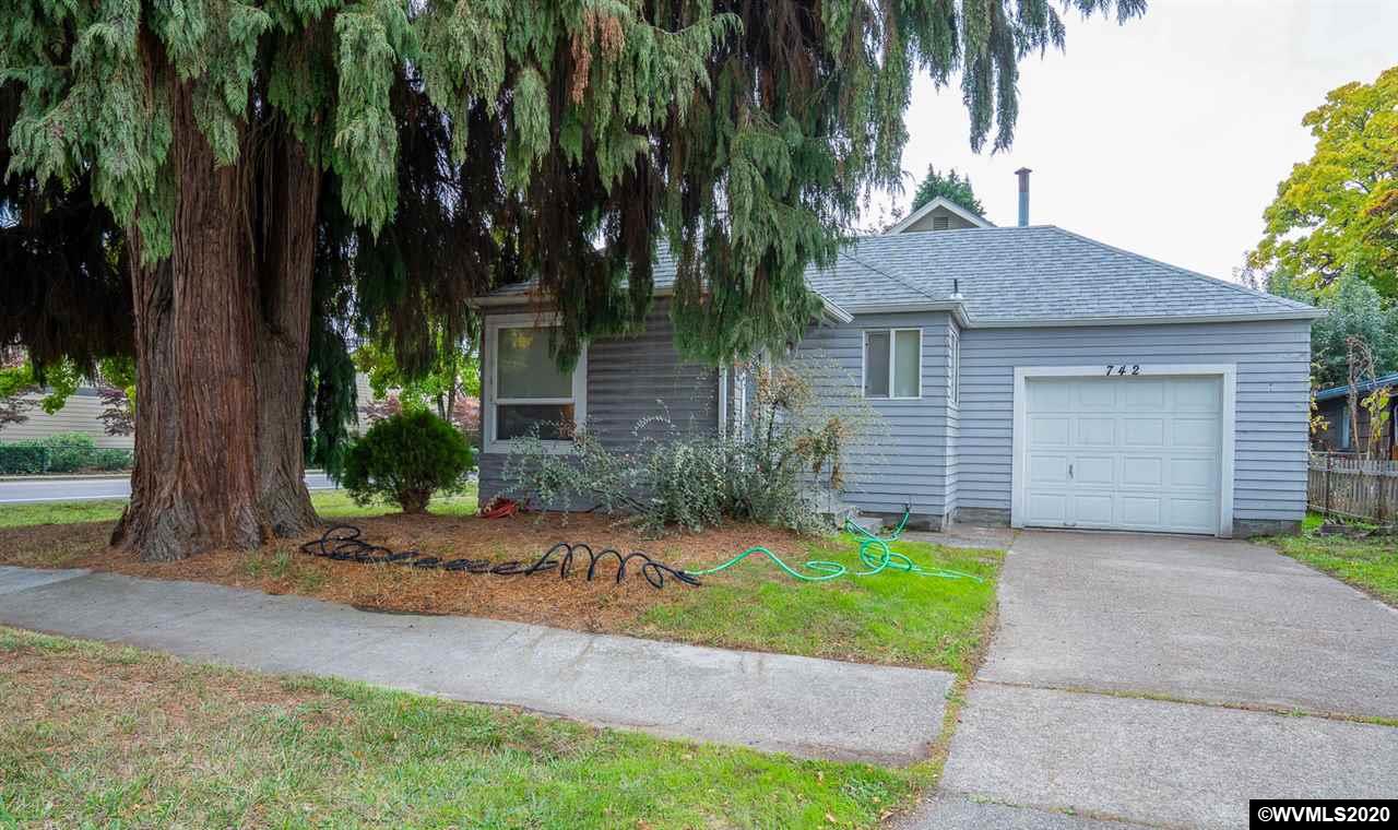 742 Southwest 13th Street Corvallis, OR 97333 - Photo 3 of 15