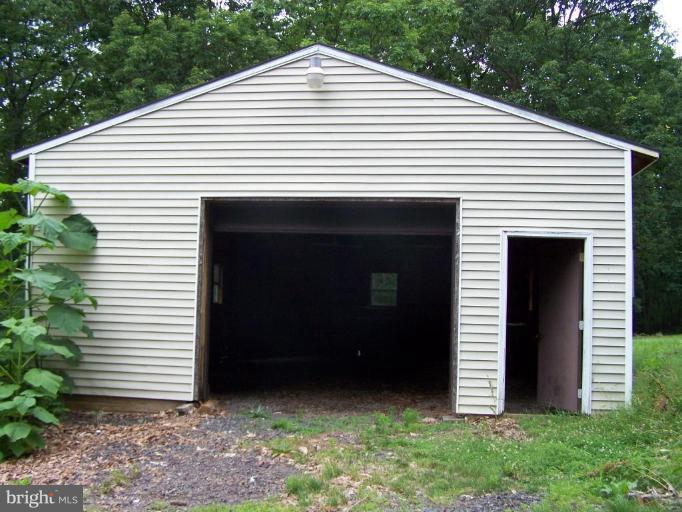 19076 Loggers Road Culpeper, VA 22701 - Photo 10 of 12 Garage 1