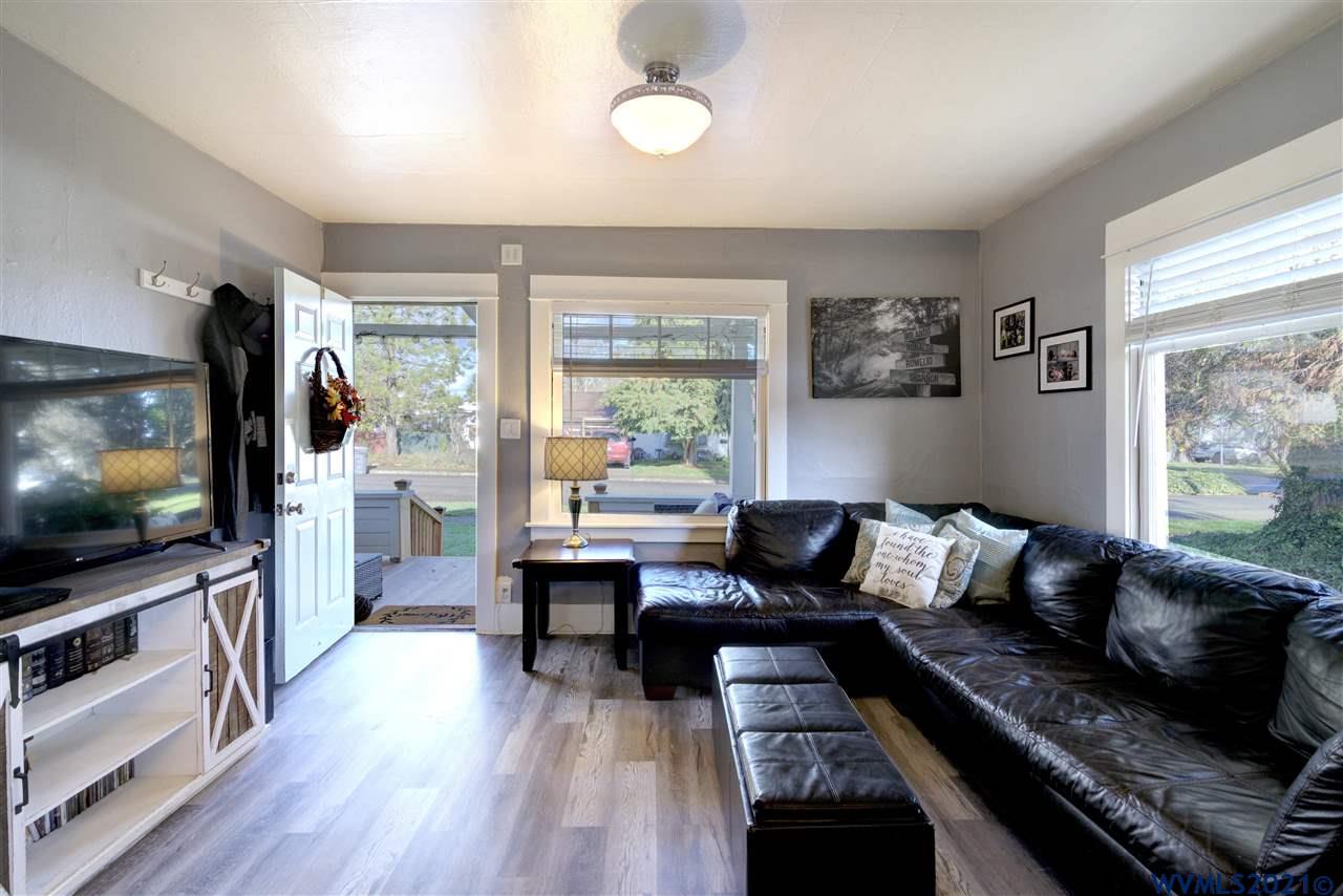 525 Southwest Cherry Street Dallas, OR 97338 - Photo 4 of 25
