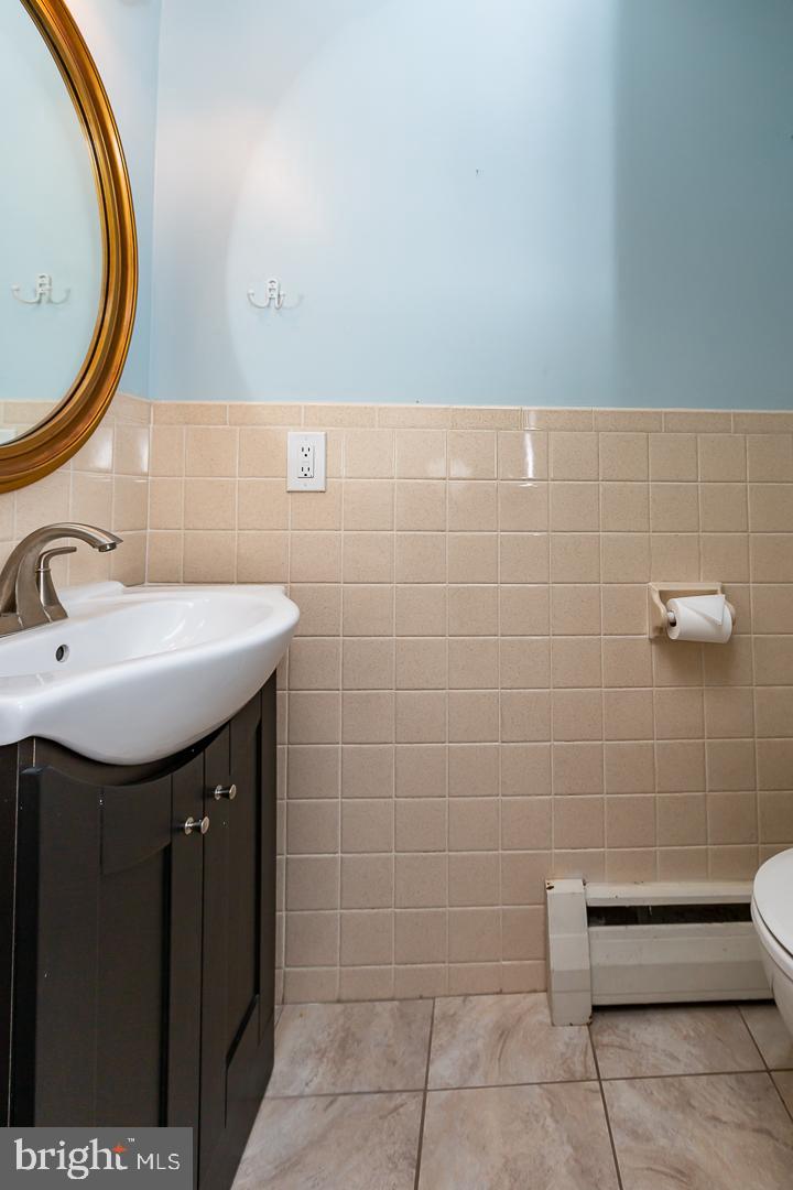 334 East Conestoga Road Wayne, PA 19087 - Photo 19 of 38 1st floor half bath