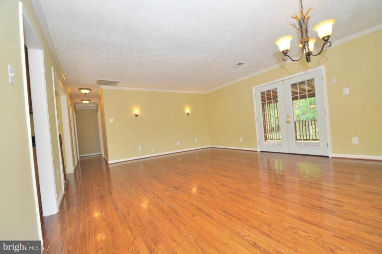 13503 Spriggs Road Manassas, VA 20112 - Photo 11 of 27 Living Room/Dining Room