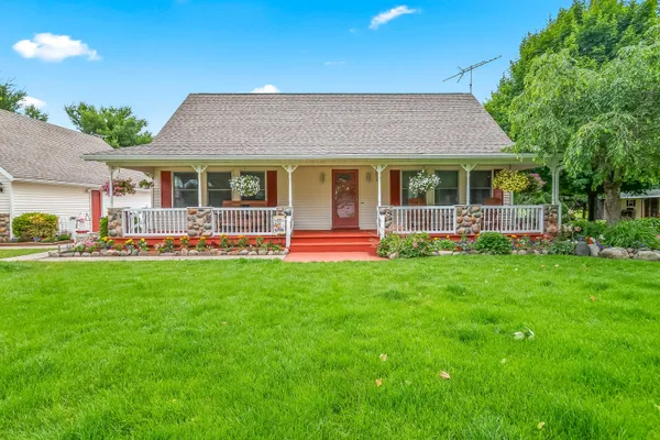 $449,900 | 31688 Colon Road, Colon, MI 49040