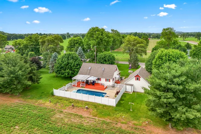 $452,000 | 31688 Colon Road, Colon, MI 49040