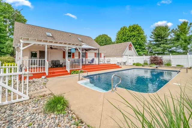 $452,000 | 31688 Colon Road, Colon, MI 49040