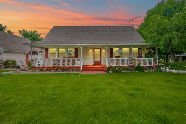 $452,000 | 31688 Colon Road, Colon, MI 49040