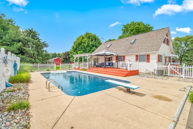 $452,000 | 31688 Colon Road, Colon, MI 49040