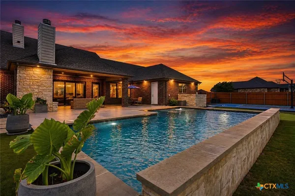 $699,900 | 11072 La Paloma Loop East, Salado, TX 76571