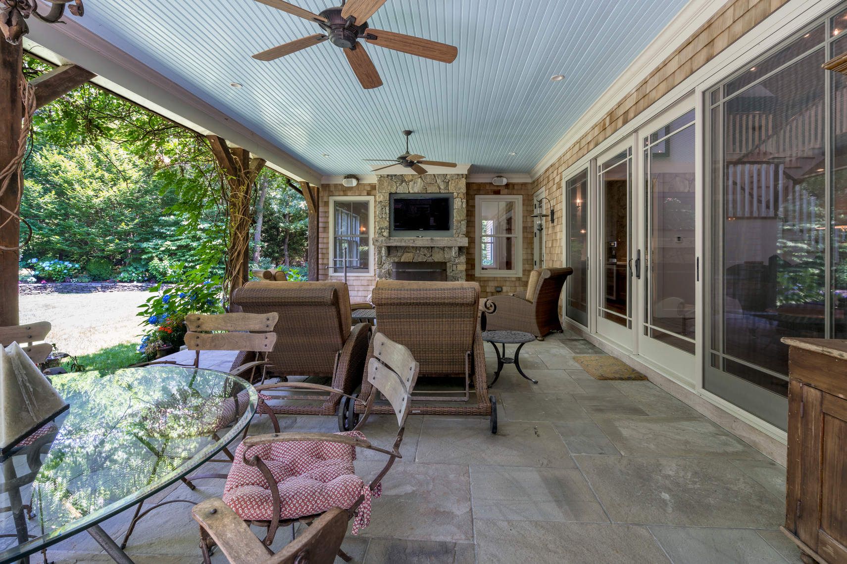 118 NW Path Sagaponack, NY 11962 - Photo 18 of 18 a view of a livingroom with furniture and garden