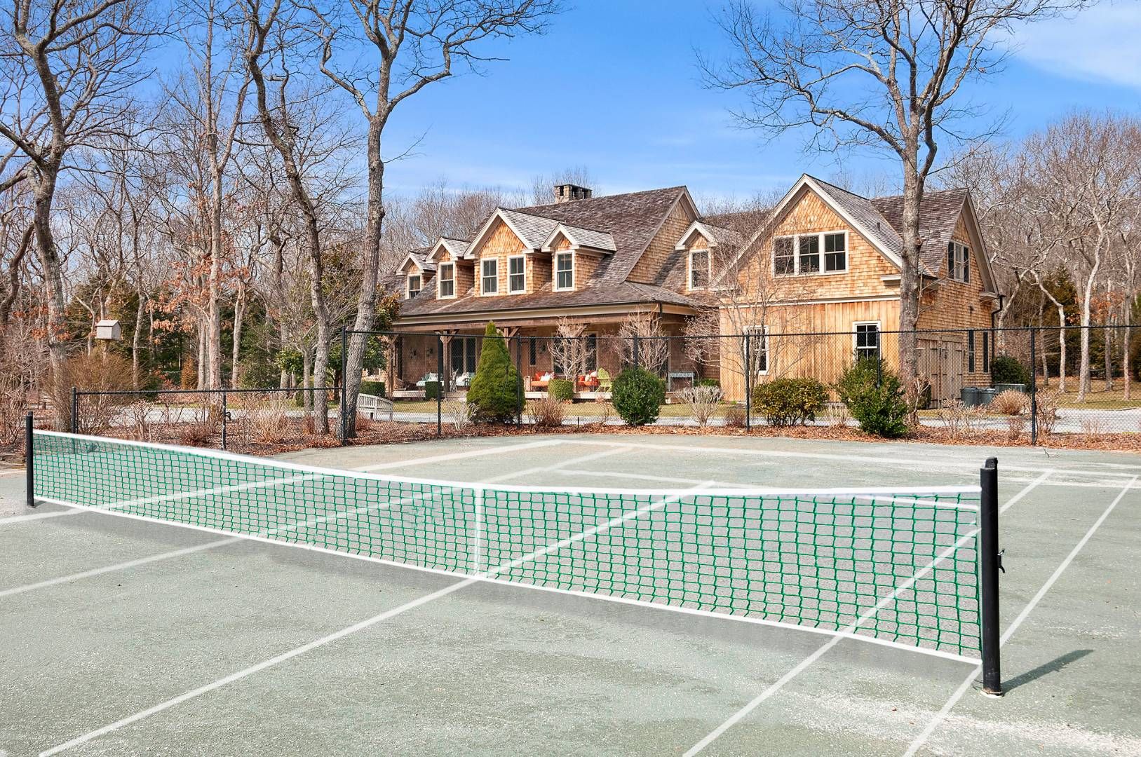 118 NW Path Sagaponack, NY 11962 - Photo 2 of 18 a view of a city