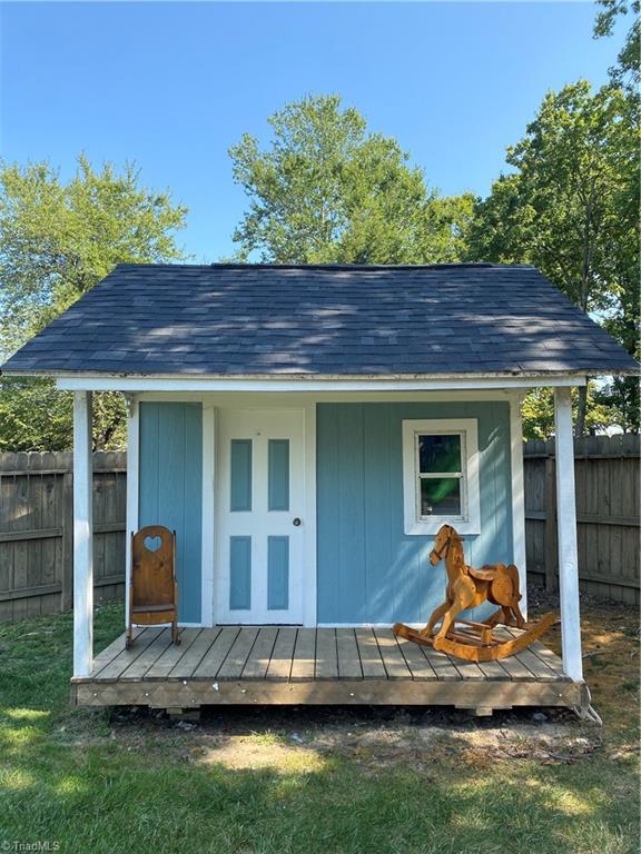 800 Burguss Road High Point, NC 27265 - Photo 29 of 47 Playhouse or Pool equipment house