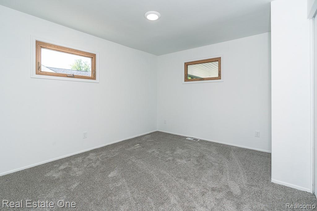1056 Adams Road Burton, MI 48509 - Photo 18 of 29 Bedroom #2