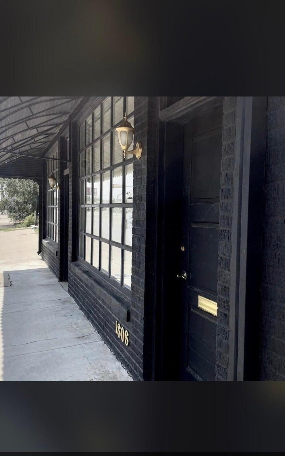 1812 Avenue R Lubbock, TX 79401 - Photo 3 of 5 a view of an entryway