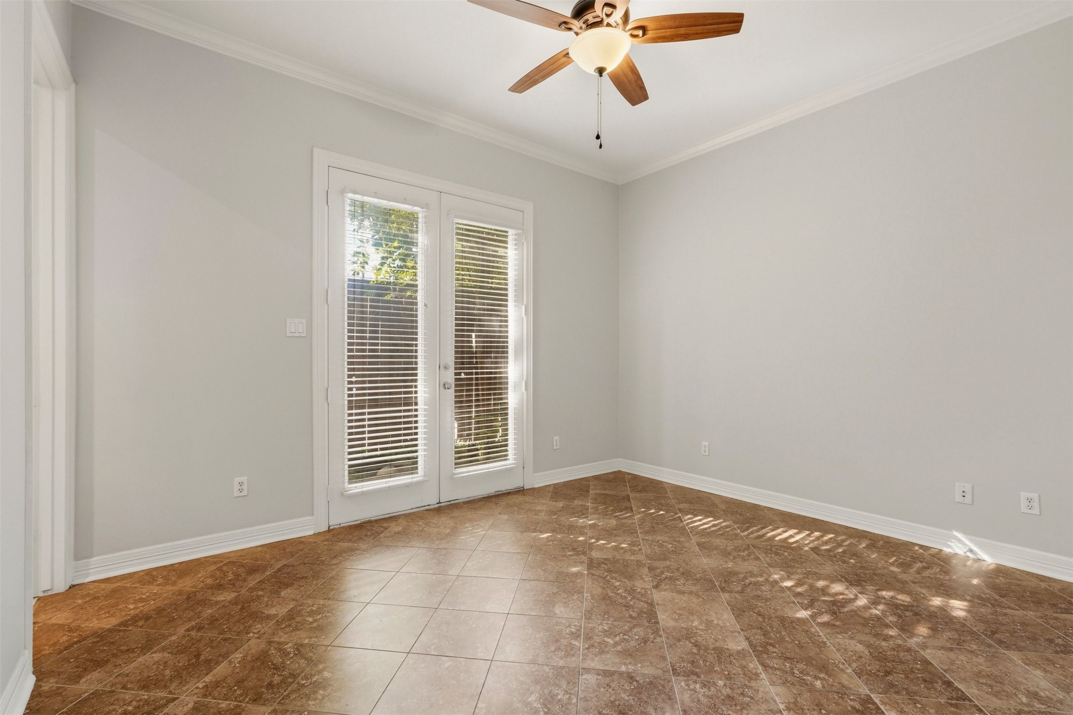 822 Stuart Street Houston, TX 77006 - Photo 5 of 27