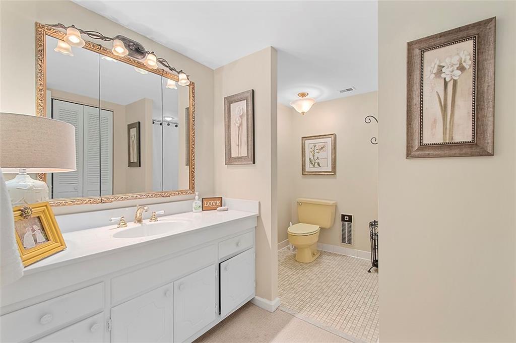 1500 Cochran Road, Unit 510 Pittsburgh, PA 15243 - Photo 19 of 25 a bathroom with a sink and a mirror
