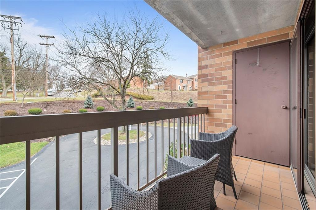 1500 Cochran Road, Unit 510 Pittsburgh, PA 15243 - Photo 20 of 25 a view of a chair and table in the balcony