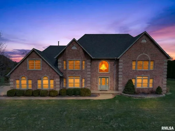 $950,000 | 3113 West Summerbend Court, Peoria, IL 61615