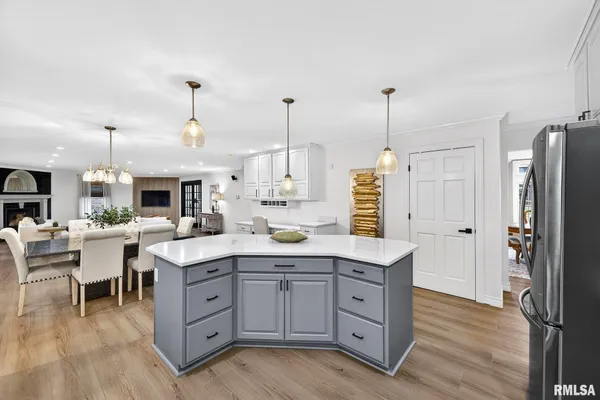 $950,000 | 3113 West Summerbend Court, Peoria, IL 61615