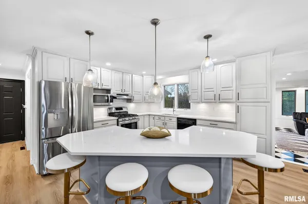 $950,000 | 3113 West Summerbend Court, Peoria, IL 61615