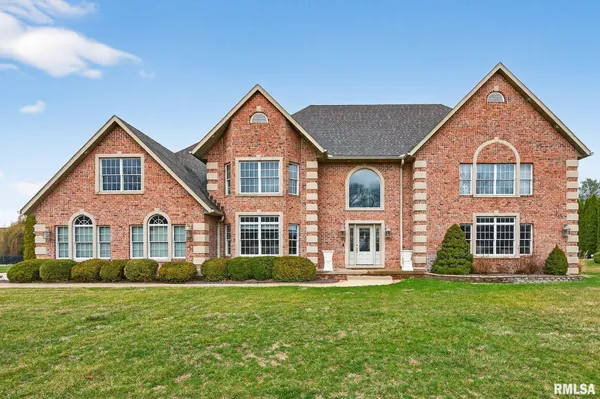 $950,000 | 3113 West Summerbend Court, Peoria, IL 61615